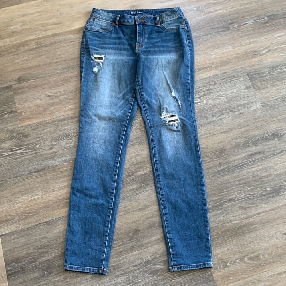 Maurice’s jeans distressed camo patch size medium
